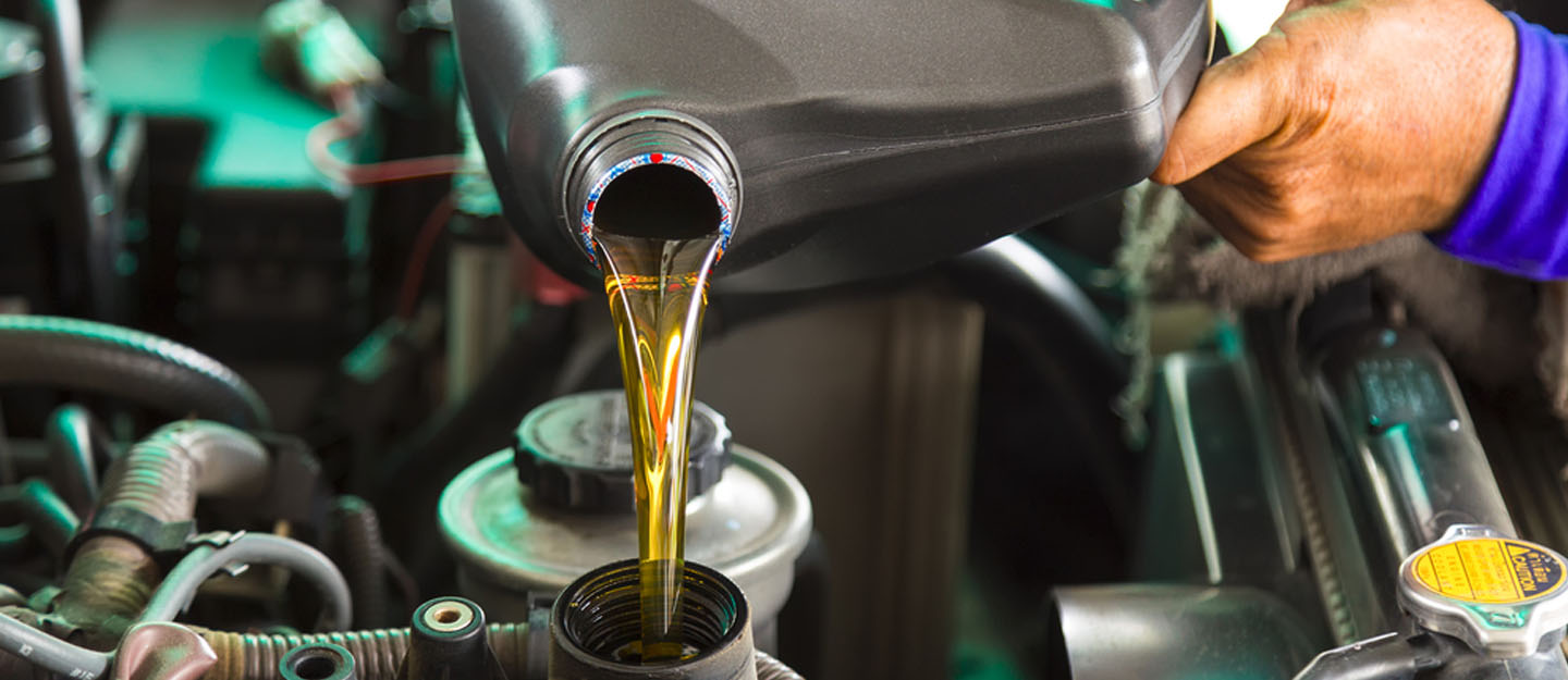 Як вибрати моторне масло на своє авто?