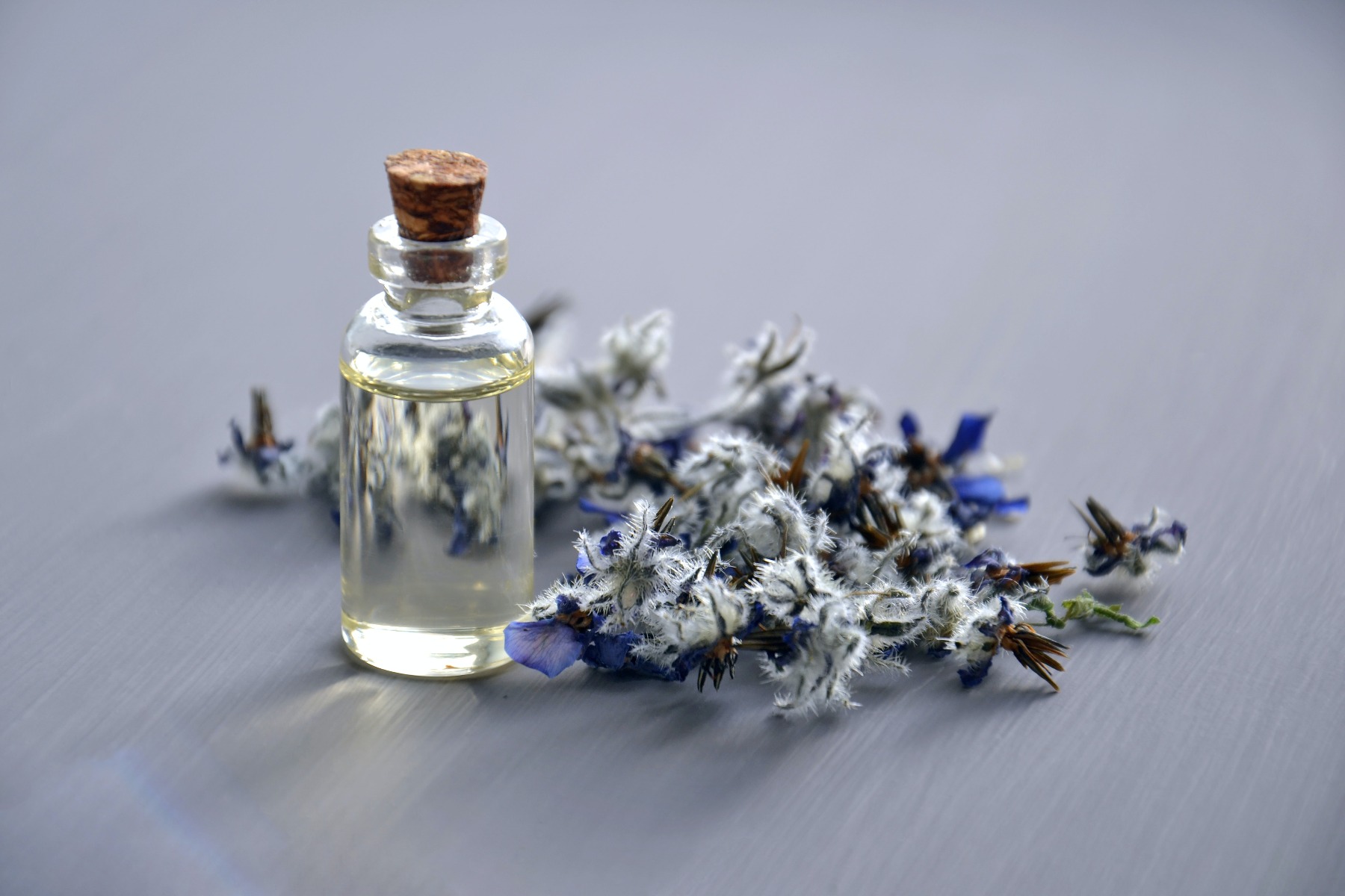 Як парфуми впливають на настрій і емоційний стан жінок