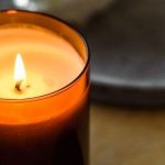 Почему ароматическая свеча коптит или дымит?