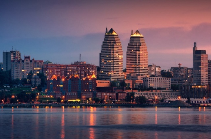 Чому важливо стежити за новинами свого міста, а не лише країни: кейс Дніпра