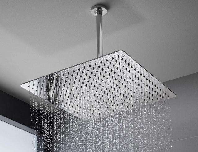 Сравнение тропического душа с обычными лейками: какие есть плюсы?