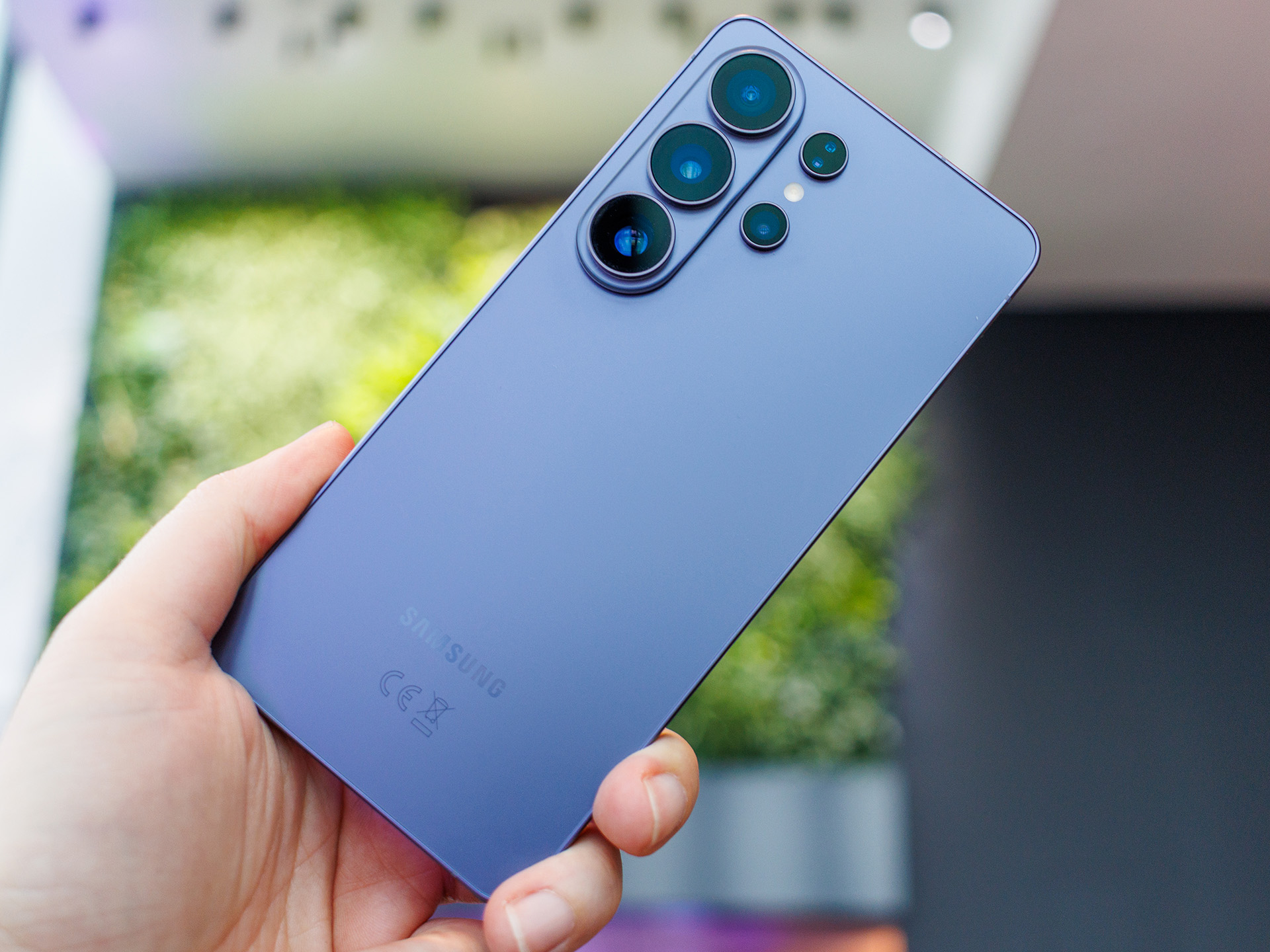 Смартфоны Samsung S26 Ultra и OPPO Reno 15 Pro: соперничество продолжается