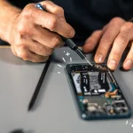 Почему ремонт смартфонов становится всё дороже и как избежать лишних расходов