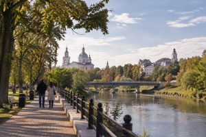 Ілюстрація до матеріалу «Суми для прогулянки: як побачити місто через річки, вулиці та повсякденне життя»